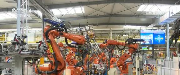 數(shù)字化、智能化轉(zhuǎn)型提速 中國(guó)工業(yè)生產(chǎn)向'新'向'綠'引擎足